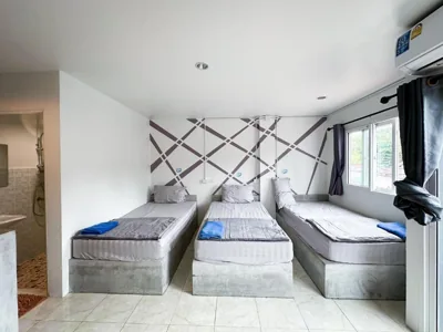 Single Bed in Mixed Dormitory Room — Lucky house Koh Tao